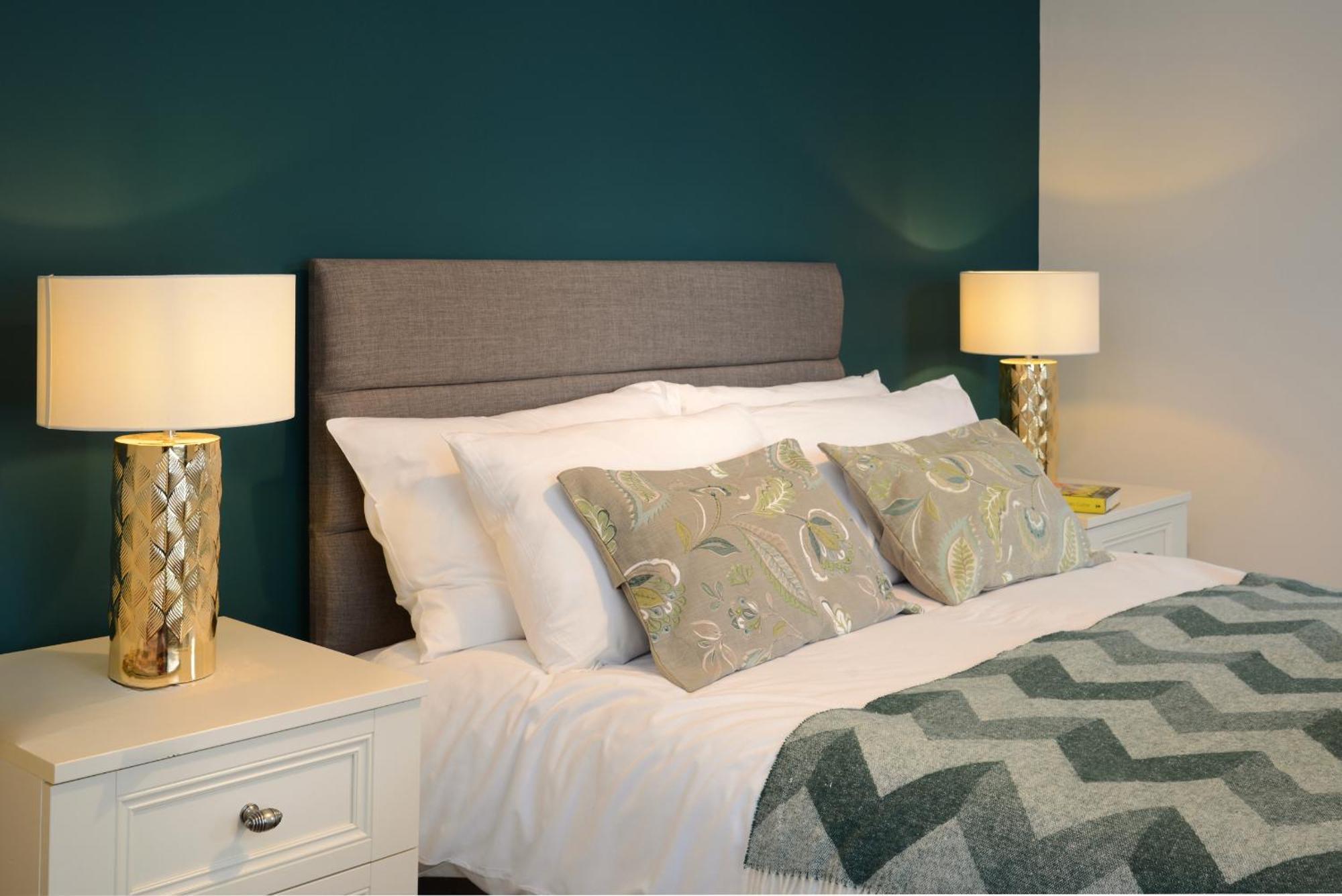The Old Brewery Boardroom - Winchester City Centre - Unique Property - Free Parking - Sleeps 6 - By Xplus Stays Екстер'єр фото