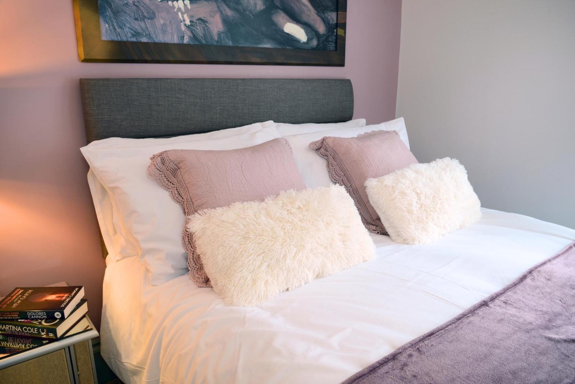 The Old Brewery Boardroom - Winchester City Centre - Unique Property - Free Parking - Sleeps 6 - By Xplus Stays Екстер'єр фото