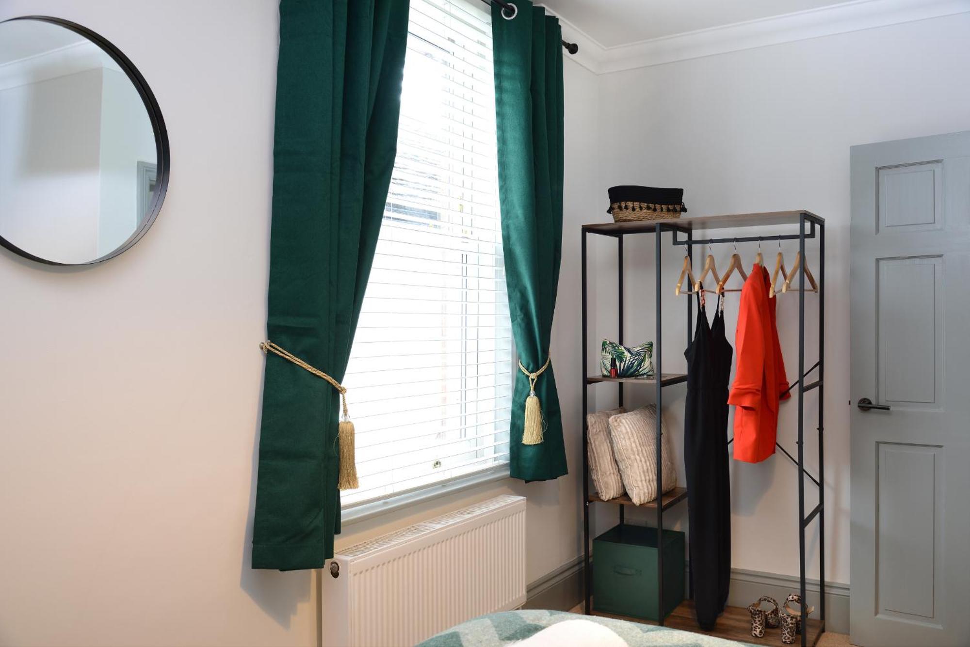 The Old Brewery Boardroom - Winchester City Centre - Unique Property - Free Parking - Sleeps 6 - By Xplus Stays Екстер'єр фото