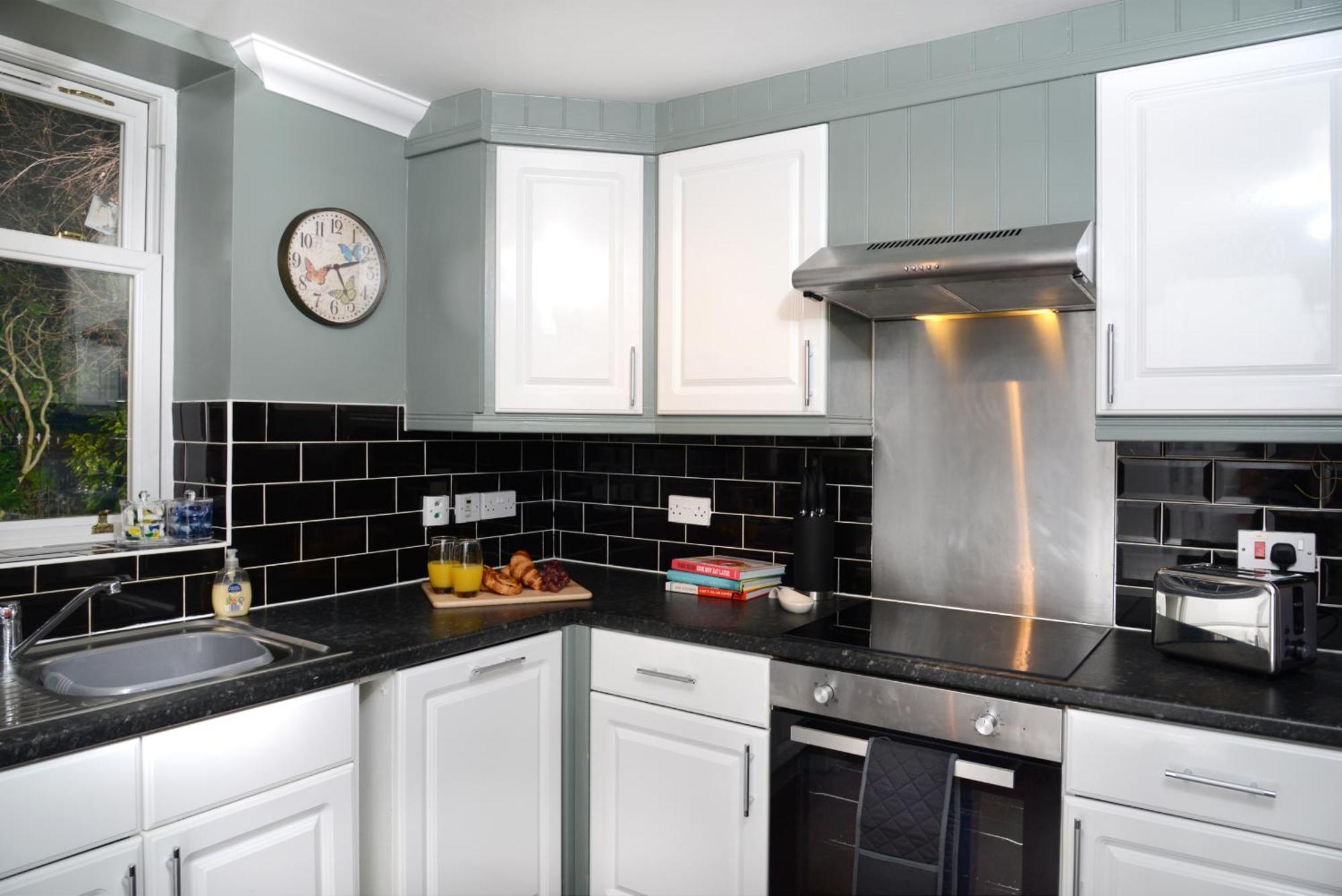 The Old Brewery Boardroom - Winchester City Centre - Unique Property - Free Parking - Sleeps 6 - By Xplus Stays Екстер'єр фото