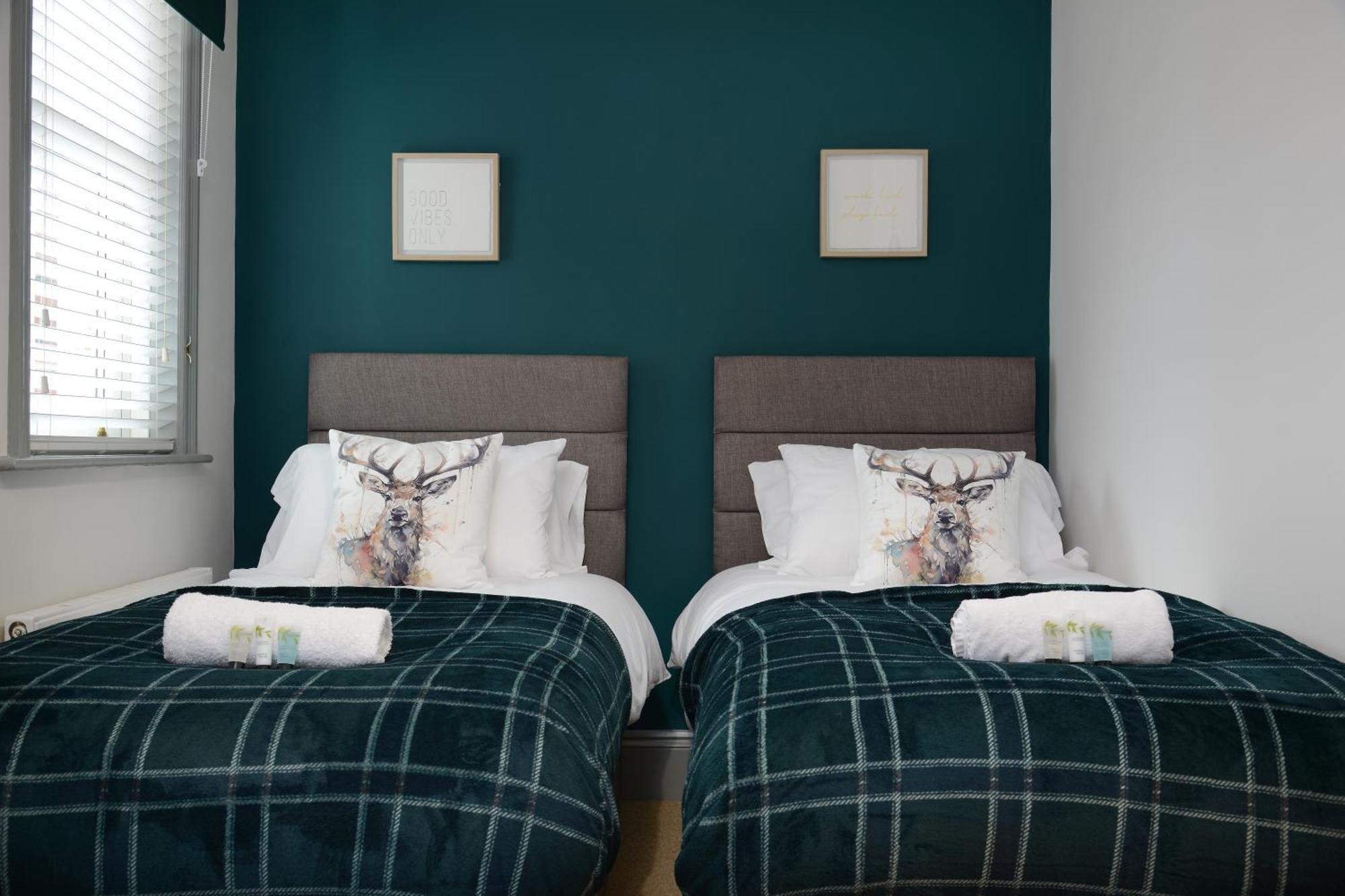 The Old Brewery Boardroom - Winchester City Centre - Unique Property - Free Parking - Sleeps 6 - By Xplus Stays Екстер'єр фото