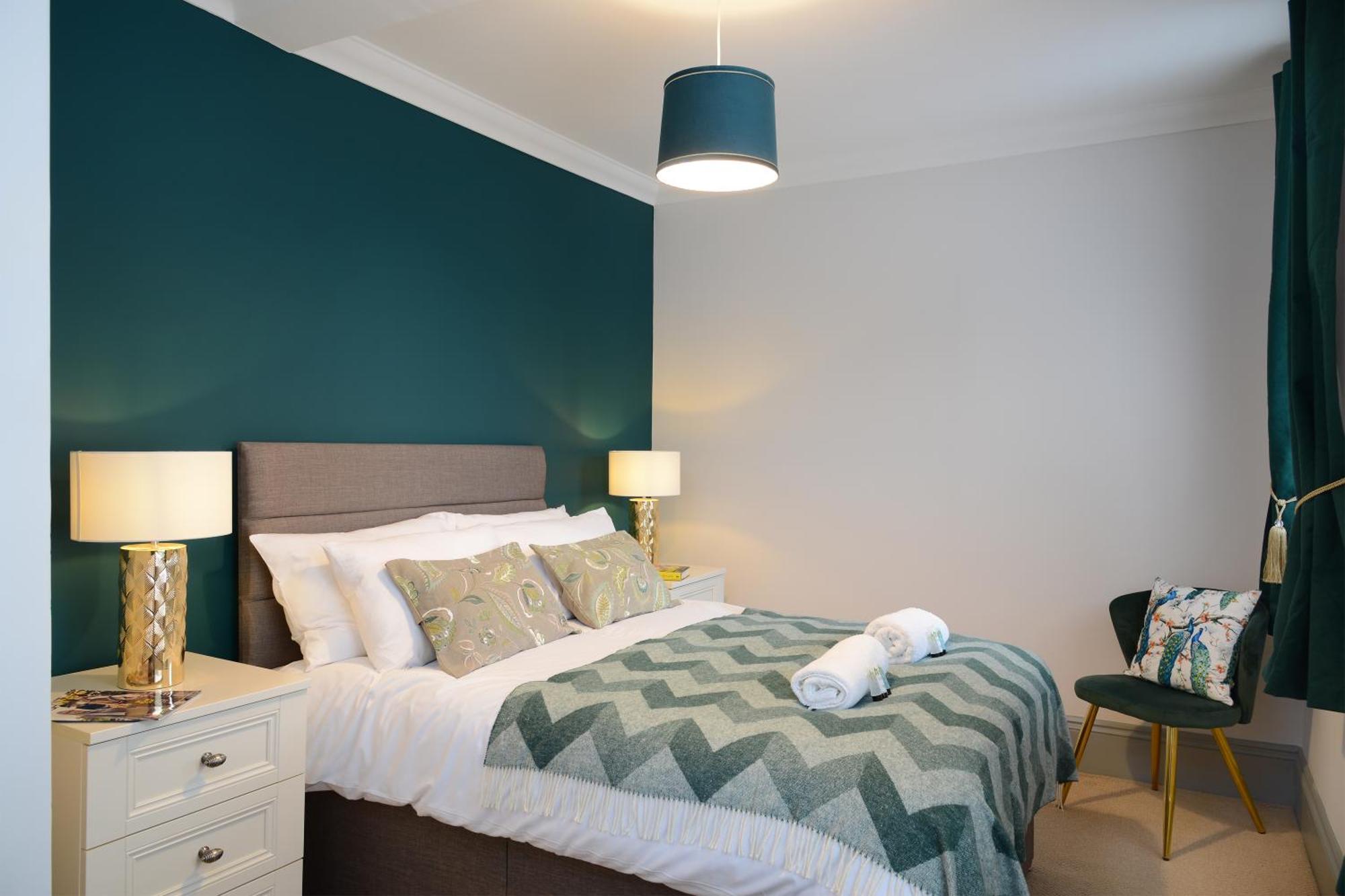 The Old Brewery Boardroom - Winchester City Centre - Unique Property - Free Parking - Sleeps 6 - By Xplus Stays Екстер'єр фото